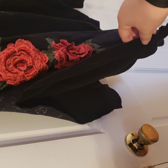 LF Furst of a Kind embroidered rose sweatshirt - Picture 10 of 12